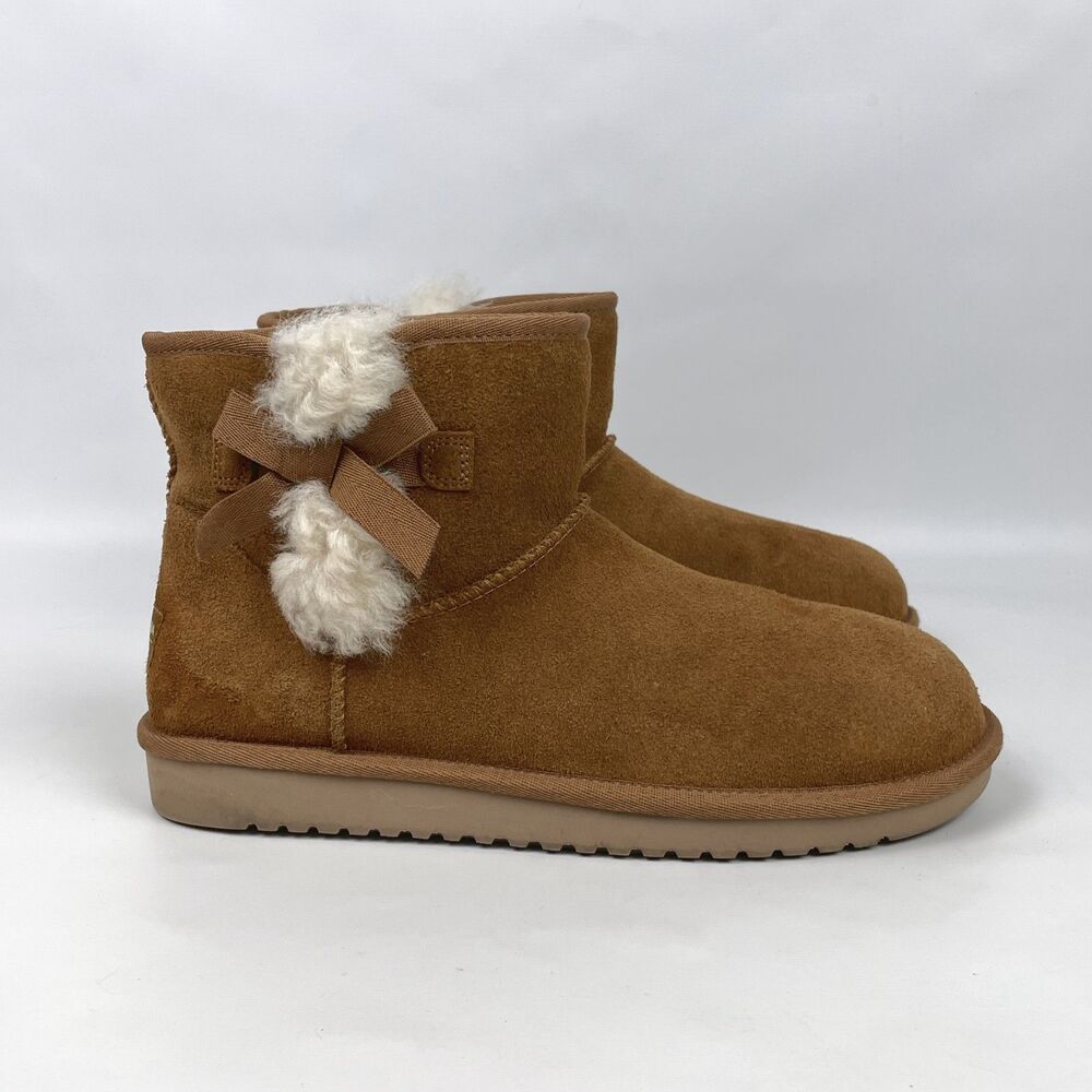 Koolaburra by UGG Victoria Mini Boots Size 9 Chestnut Suede Bow Pom Pom 1114731